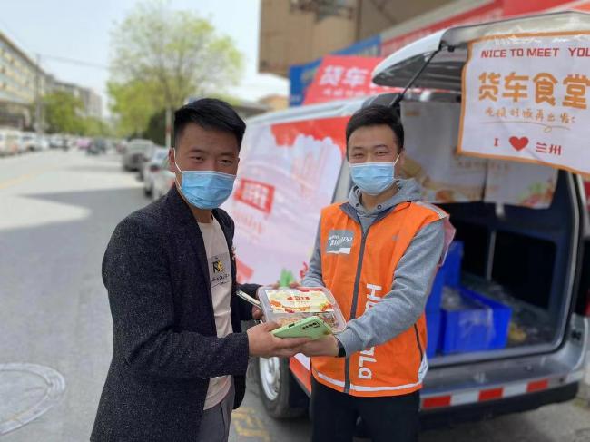 “货车食堂”来了 货车司机有了免费爱心餐