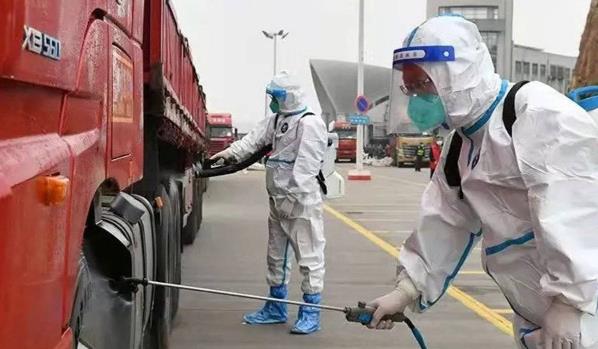 “十五条”暖心服务关爱卡车司机