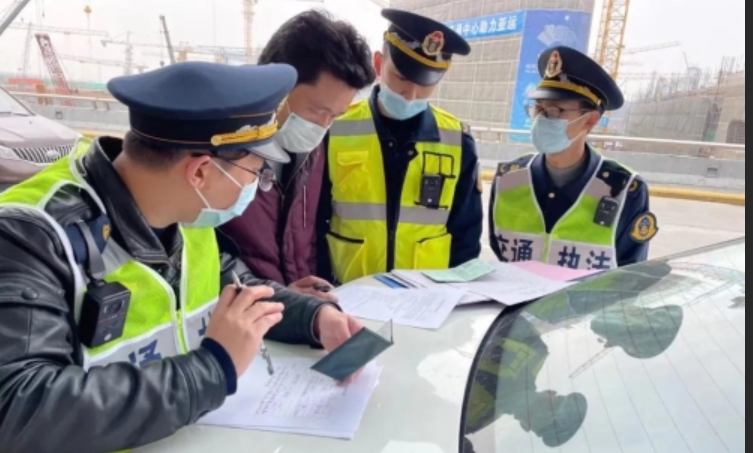 四川启动两项专项整治 破解网约车“合规”难题 保障货车司机合法权益