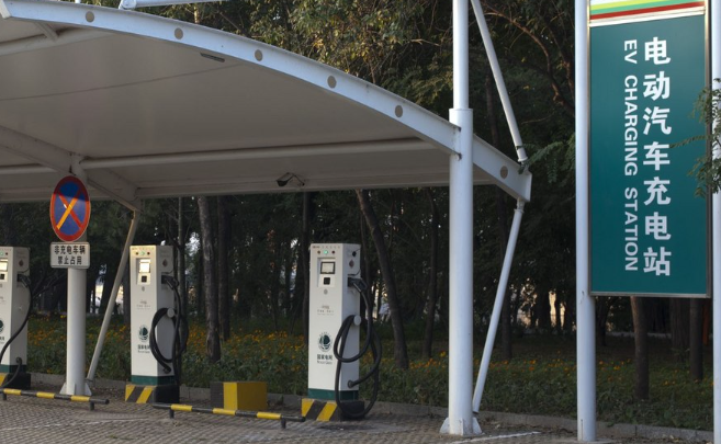 今年全国计划新增服务区充电桩3000个