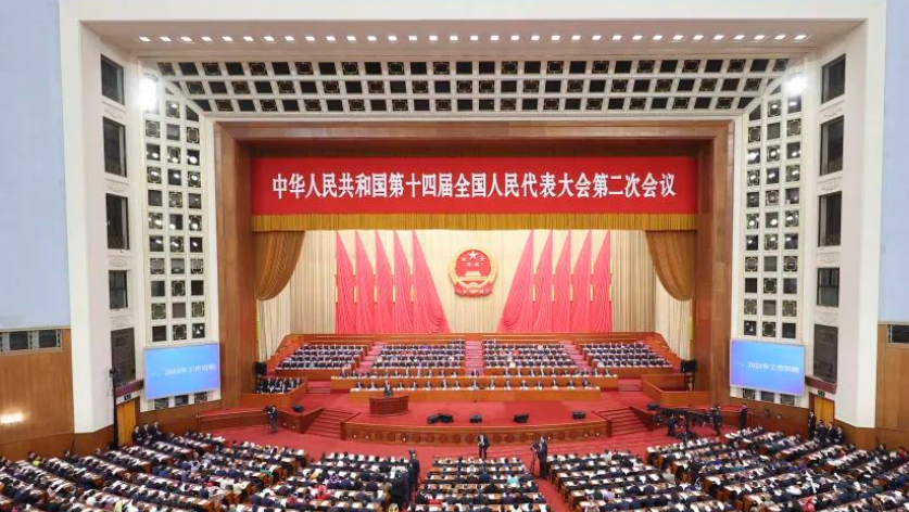 政府工作报告极简版来了！只有700字。