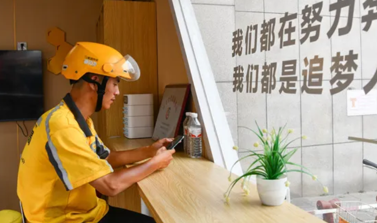 涉快递员、外卖配送员、网约车司机……职业伤害保障工作进展如何？