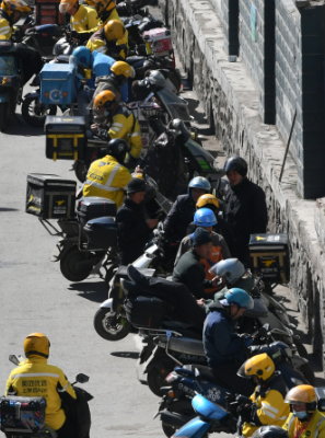 事关各类“小哥”收入信息！国家税务总局征求意见→