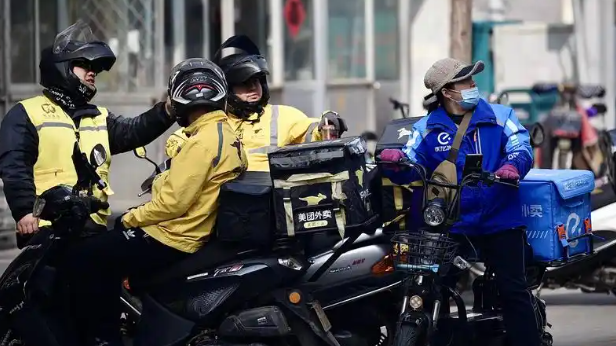 如何为骑手缴社保？政协委员建议：为新就业形态设计专属方案